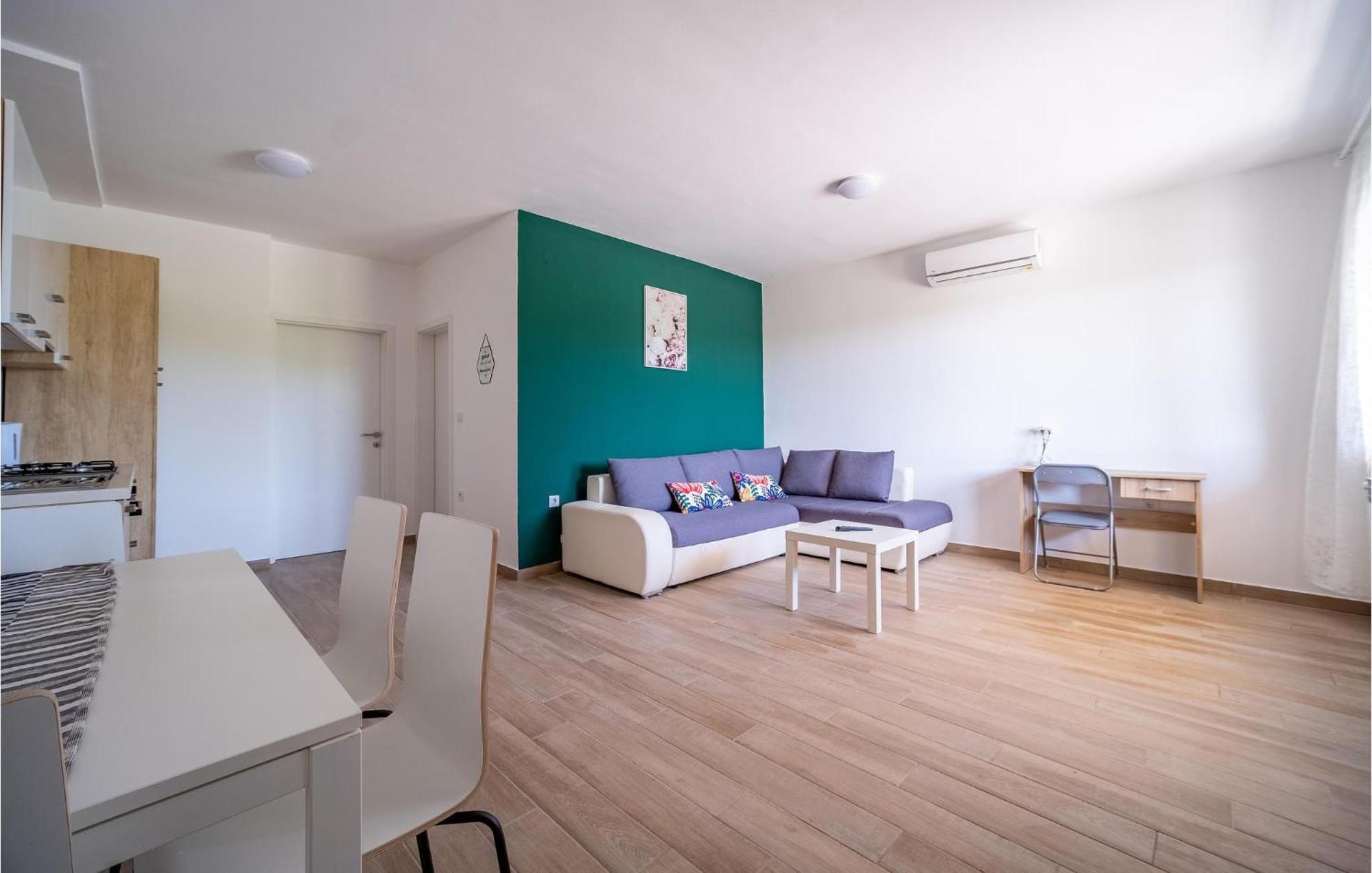 1 Bedroom Beautiful Apartment In Rakovica Exterior foto