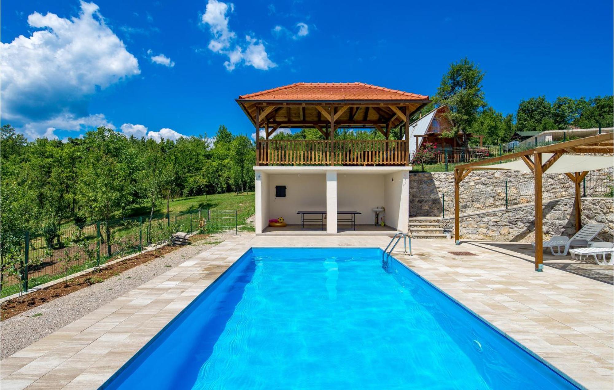 1 Bedroom Beautiful Apartment In Rakovica Exterior foto