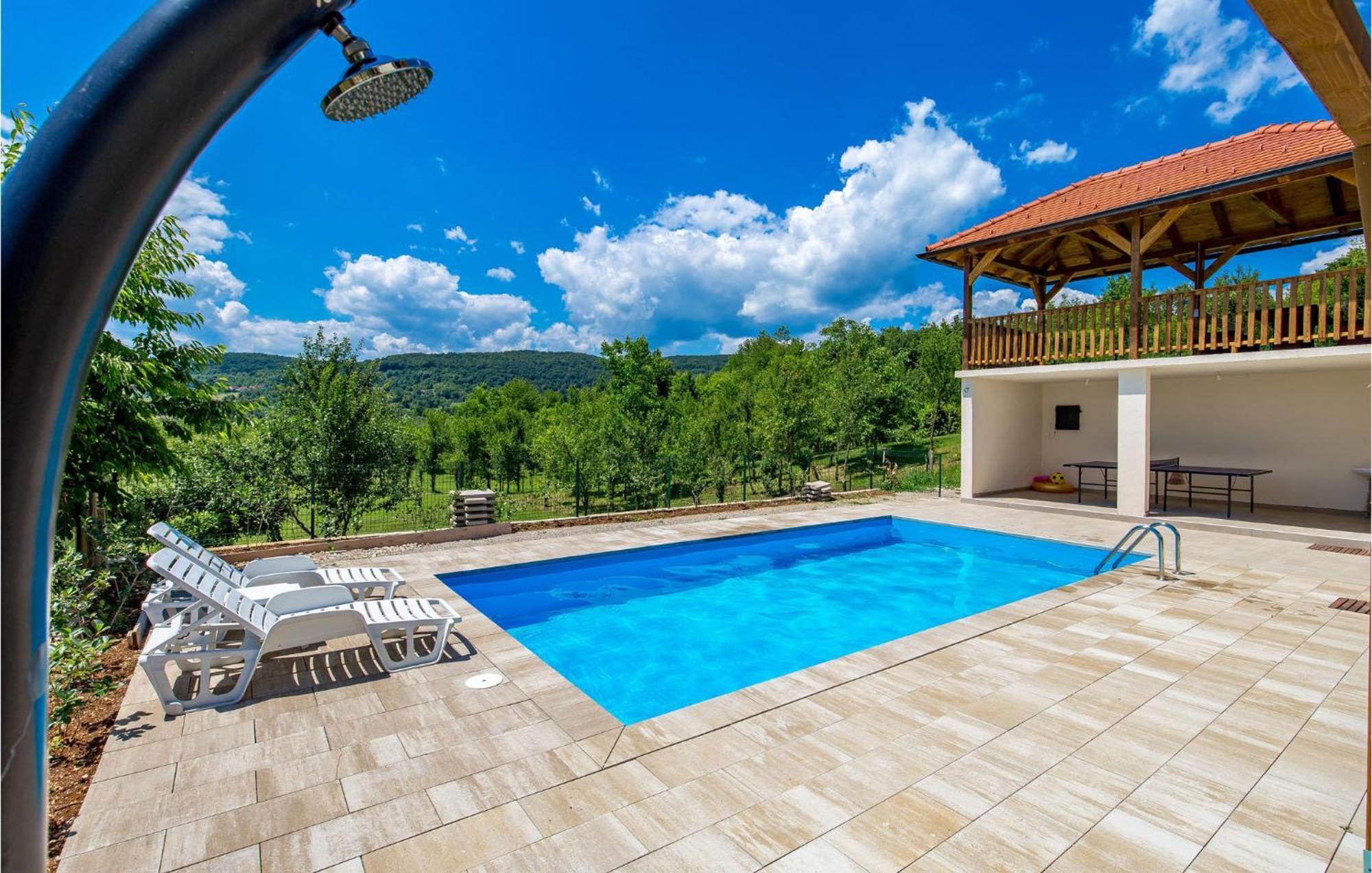 1 Bedroom Beautiful Apartment In Rakovica Exterior foto