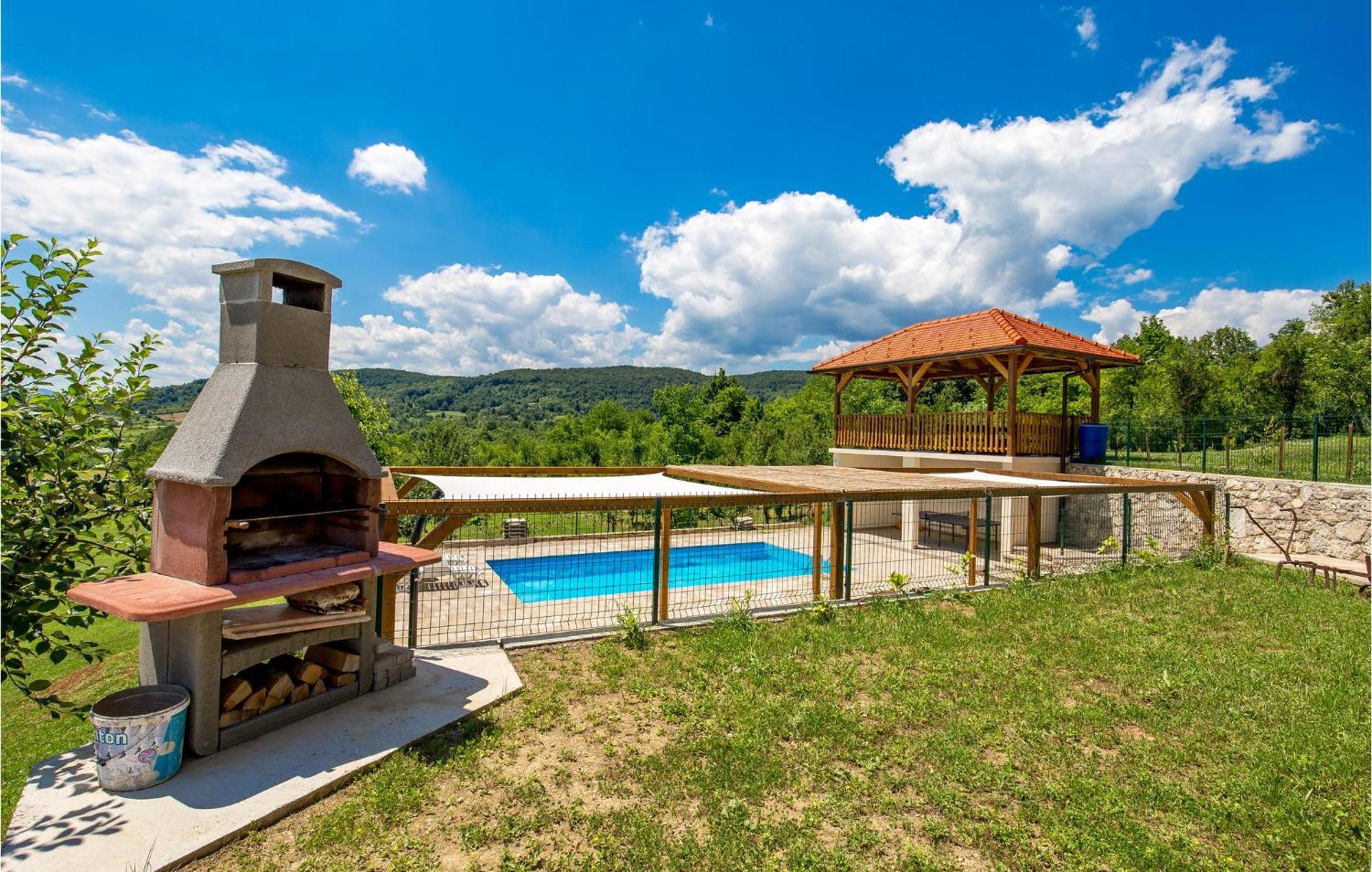 1 Bedroom Beautiful Apartment In Rakovica Exterior foto