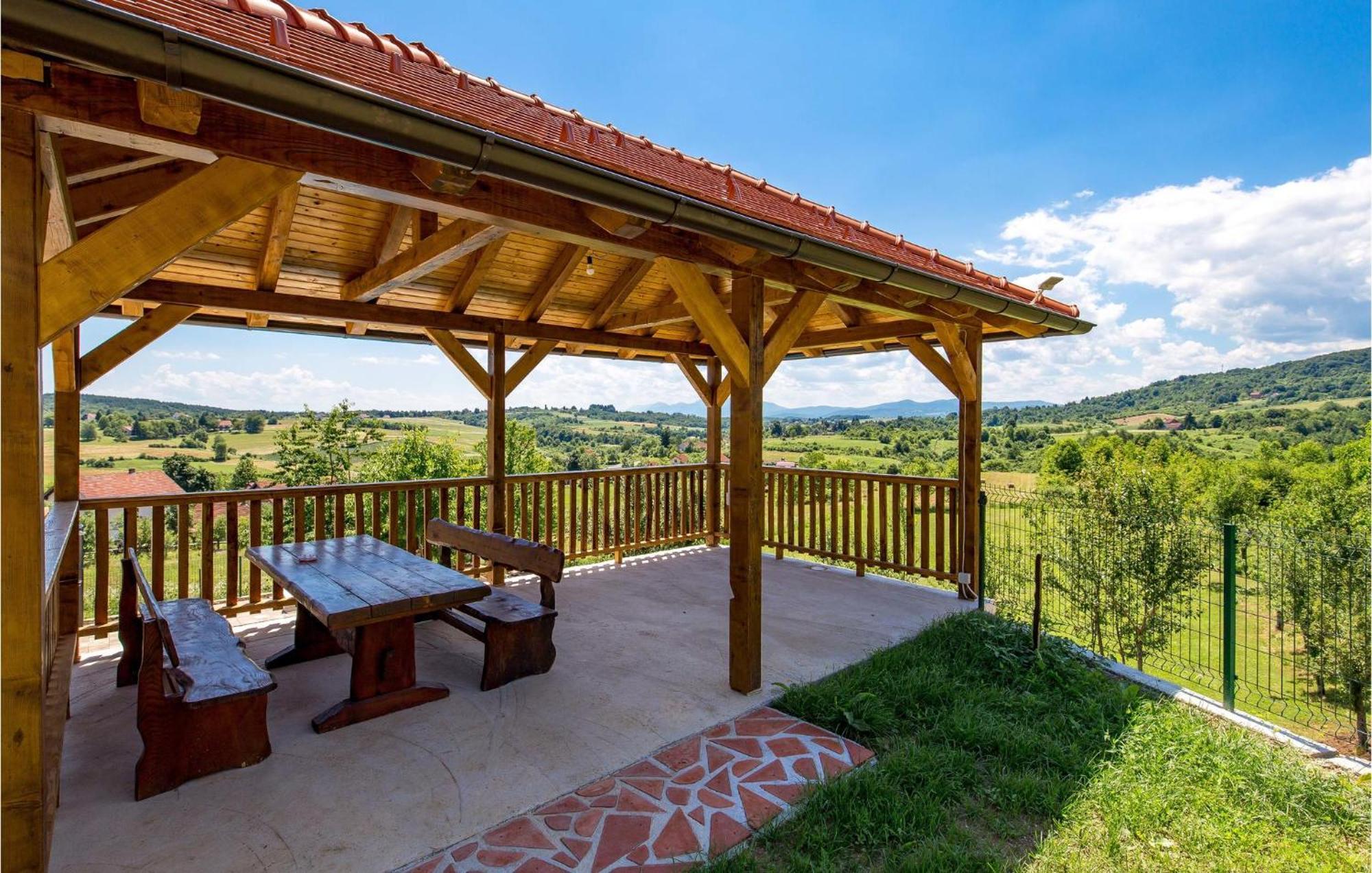 1 Bedroom Beautiful Apartment In Rakovica Exterior foto