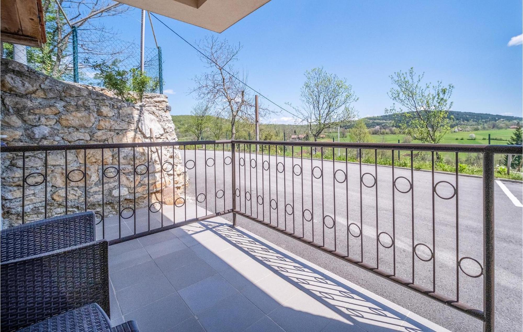 1 Bedroom Beautiful Apartment In Rakovica Exterior foto